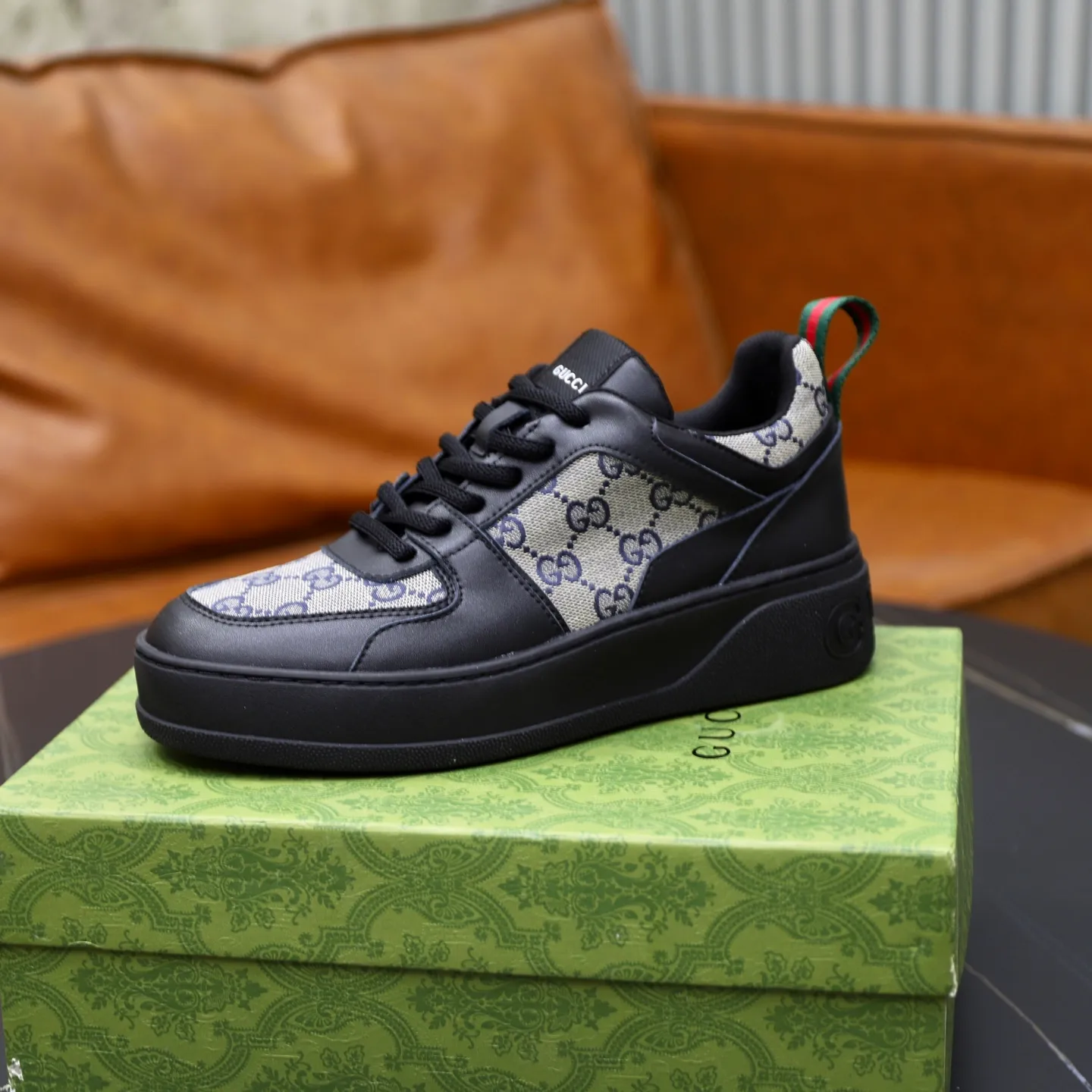 Ex-factory price: 420💰🙅‍♂️🙅‍♂️🙅‍♂️ Brand: GUCCI Standard code: 38-44 (45 customized) Grade: Same as the official website Material: Original cowhide material spliced with brand cloth Comfortable and breathable lining Lightweight and wear-resistant sports outsole Style category: Men's fashion casual shoes Running sports shoes Distinguished luxury brand elements Top luxury color: actual picture color